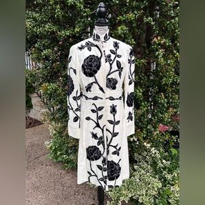 Newport News White Velvet Black Appliqué Roses Coat 6